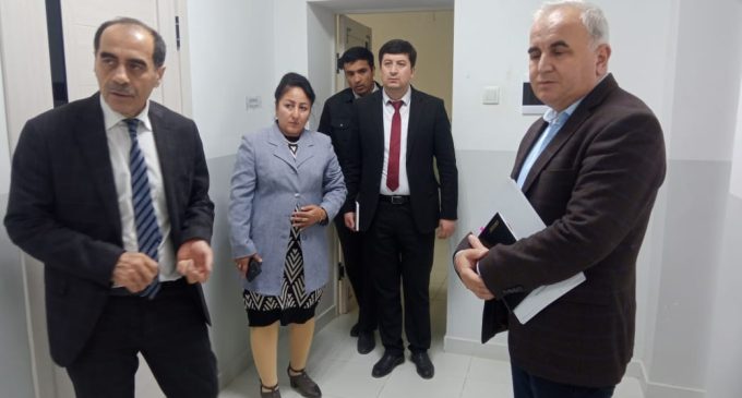 Хатлон: Боздиди Ғафур Муҳсинзода аз рафти омодагии муассисаҳои тандурустӣ барои зимистонгузаронӣ