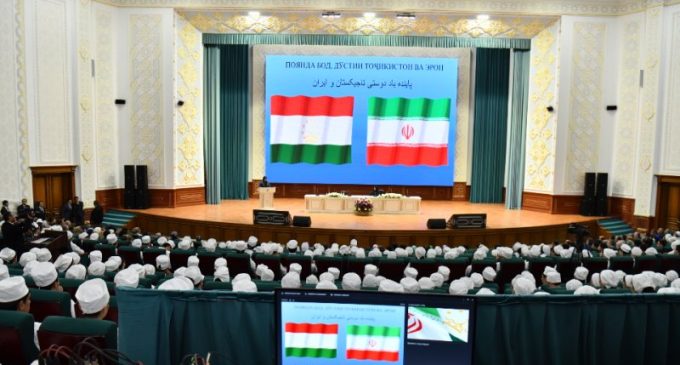 Ҳамсари Президенти Ҷумҳурии Исломии Эрон хонум Ҷамила Содот Аламулҳудо бо донишҷӯёни Донишгоҳи давлатии тиббии Тоҷикистон ба номи Абуалӣ ибни Сино мулоқот намуд