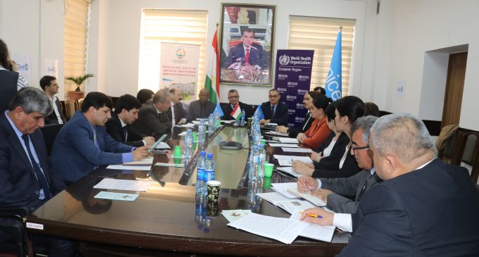 Доир ба оғози рӯзҳои иммунизатсияи оммавӣ бар зидди сирояти пневмококкӣ байни кӯдакони синнашон аз 15 моҳа то 5 сола мизи мудаввар баргузор гашт