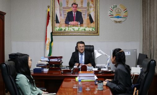 Вохурии Ҷамолиддин Абдуллозода бо намояндагони Бонки осиёии рушд