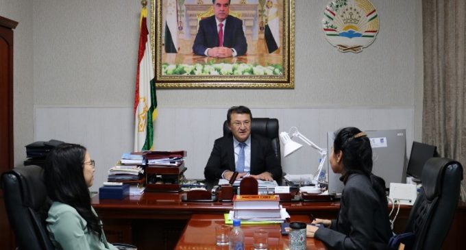 Вохурии Ҷамолиддин Абдуллозода бо намояндагони Бонки осиёии рушд