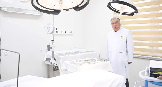 Пешвои миллат Эмомалӣ Раҳмон Беморхонаи марказии ноҳияи Вахшро баъд аз таъмиру навсозӣ мавриди баҳрабардорӣ қарор доданд