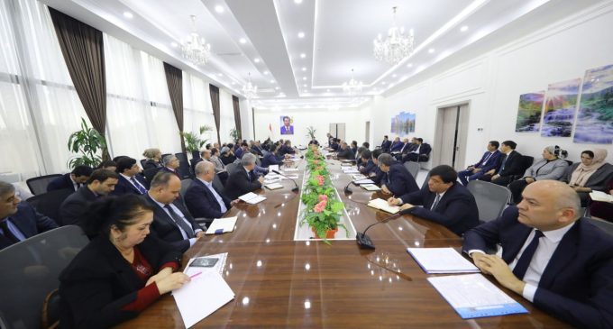 Дар ҷаласаи корӣ вазъи таълиму тарбия ва омодасозии мутахассисони соҳаи тандурустӣ ва ҳифзи иҷтимоии аҳолӣ баррасӣ гардид