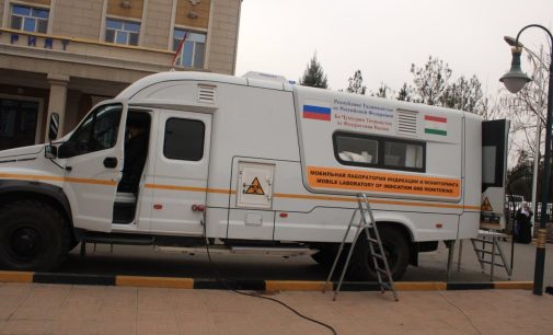 Тақдими озмоишгоҳи микробиологӣ ва хаймаи озмоишгоҳи сайёр ба вазорат