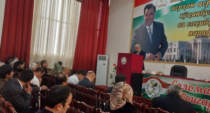 Бо иштироки Абдухолиқ Амирзода дар беморхонаҳои марказии шаҳру ноҳияҳои тобеи ҷумҳурӣ ҷаласаҳои корӣ доир гашт