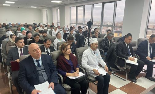 Вохурии Зулфия Абдусаматзода бо кормандони соҳа ва боздид аз муассисаҳои тандурустии ноҳияи Қубодиён