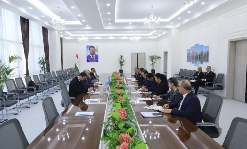 Мулоқот бо роҳбари Намояндагии ЮНИСЕФ дар Тоҷикистон Артур Ван-Дизен