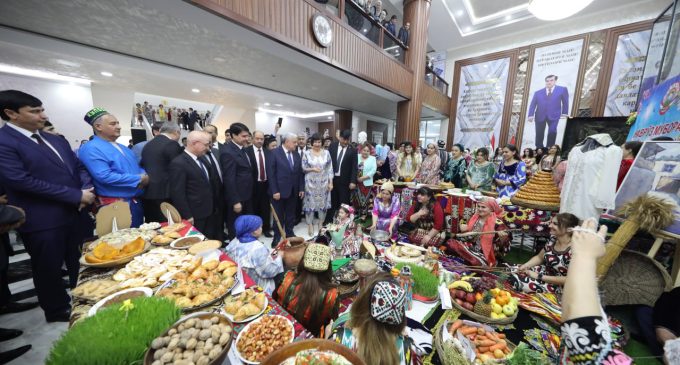 Таҷлили бошукӯҳи Наврӯзи оламафрӯз дар вазорат