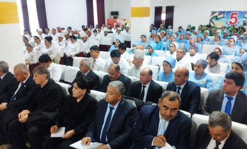 Хатлон: Вобаста ба тарғибу ташвиқи арзишҳои миллӣ ва пешгирии амалҳои номатлуб дар миёни кормандони соҳаи тандурустӣ ҷаласаи корӣ доир гардид