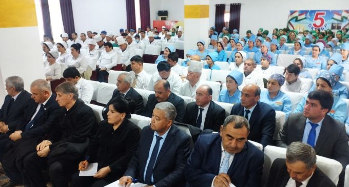 Хатлон: Вобаста ба тарғибу ташвиқи арзишҳои миллӣ ва пешгирии амалҳои номатлуб дар миёни кормандони соҳаи тандурустӣ ҷаласаи корӣ доир гардид