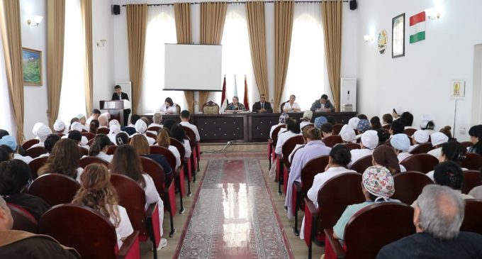 В «Таджикском научно исследовательском  институте  акушерства,  гинекологии  и  перинатологии»  состоялось совещание  по  профилактике нежелательных явлений