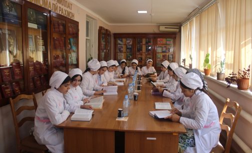 Рӯзи дарҳои боз ва намоиши китоб дар Китобхонаи ҷумҳуриявии илмию тиббӣ