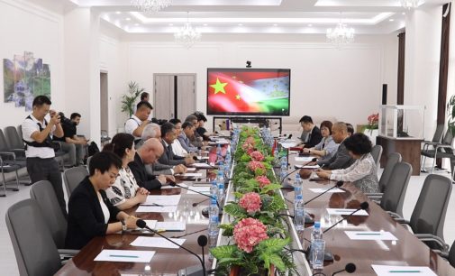 Вохурӣ бо мутахассисони Ҷумҳурии Мардумии Чин