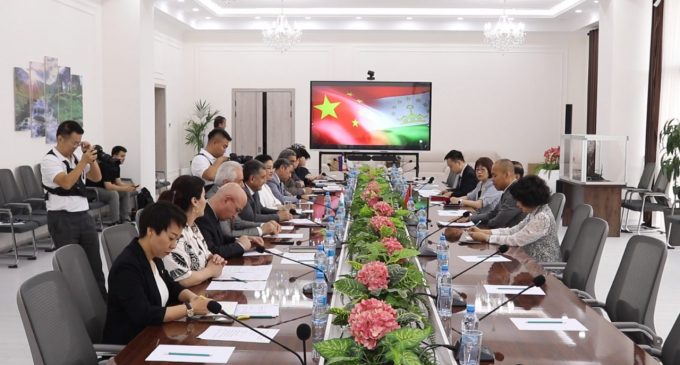 Вохурӣ бо мутахассисони Ҷумҳурии Мардумии Чин