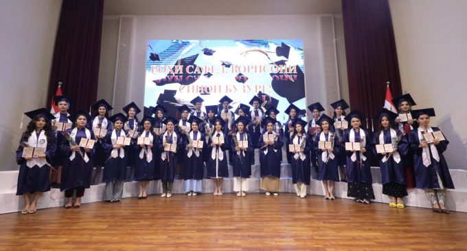 Чорабинии тантанавӣ бахшида ба хатми донишҷӯёни Донишгоҳи тиббӣ