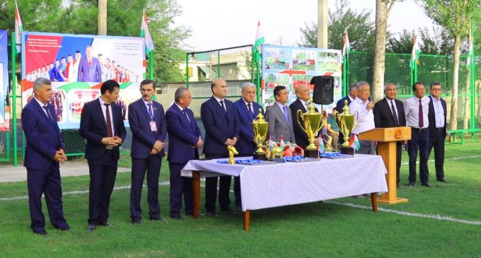 Ифтитоҳи майдони футбол ва оғози мусобиқаи варзишӣ миёни командони муассисаҳои тандурустӣ