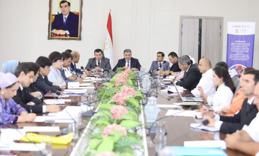 Вазъи пардохти кумакпулиҳои яквақтаина ба оилаҳои камбизоат баррасӣ гашт