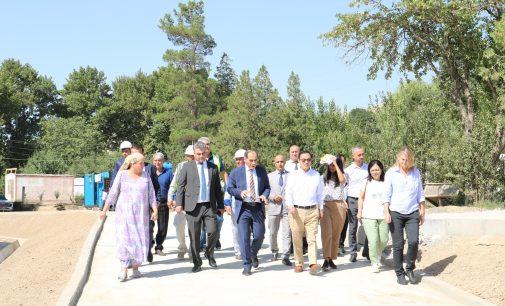 Боздиди намояндагони Бонки Осиёии рушд аз ноҳияи Файзобод