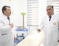 Пешвои миллат Эмомалӣ Раҳмон дар шаҳри Гулистон бинои нави маркази саломатиро ба истифода доданд